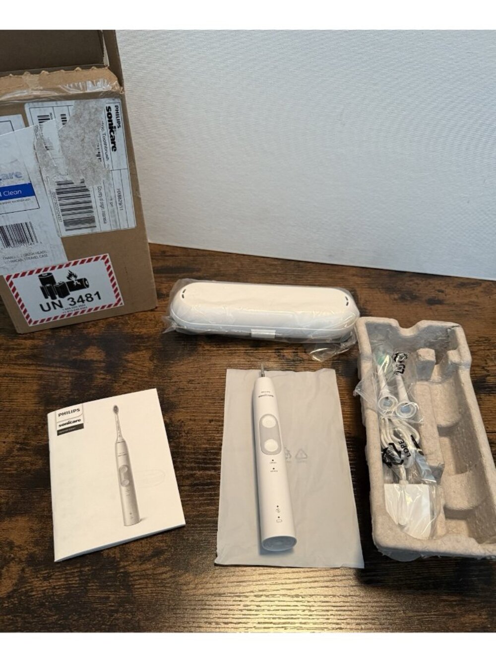 Philips Sonicare Optimal Clean Electric Toothbrush HX6829/11 Case Heads Charger